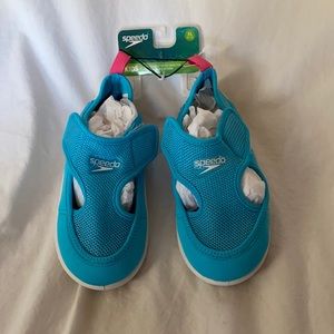 NWT Speedo water shoes